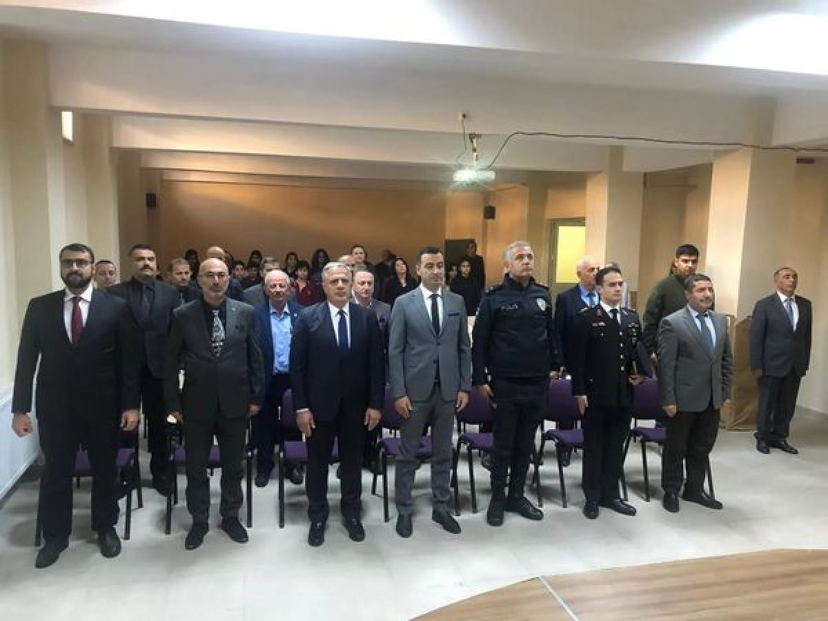 10 KASIM ATATÜRK'Ü ANMMA PROGRAMI KAPSAMINDA YENİMAHALLE GÜMÜŞDERE ORTAOKULU'NDA DÜZENLENEN PROGRAMA KATILIM SAĞLANDI