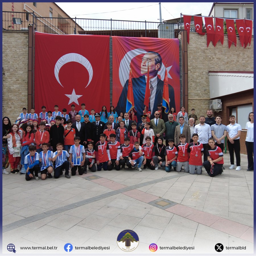 19 MAYIS ATATÜRK'Ü ANMA VE GENÇLİK SPOR BAYRAMI DOLAYISI İLE İLÇEMİZDE TÖREN DÜZENLENDİ