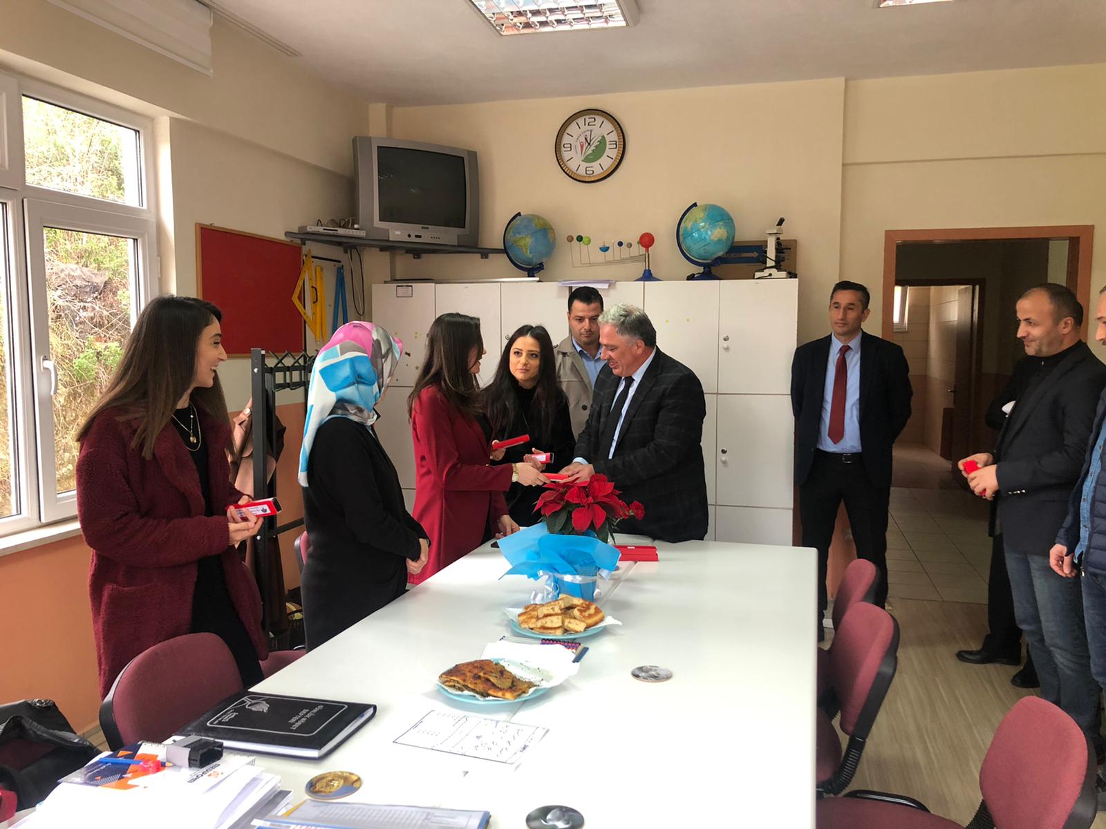 BAŞKANIMIZ H.SİNAN ACAR' DAN ÖĞRETMENLER GÜNÜ HEDİYESİ