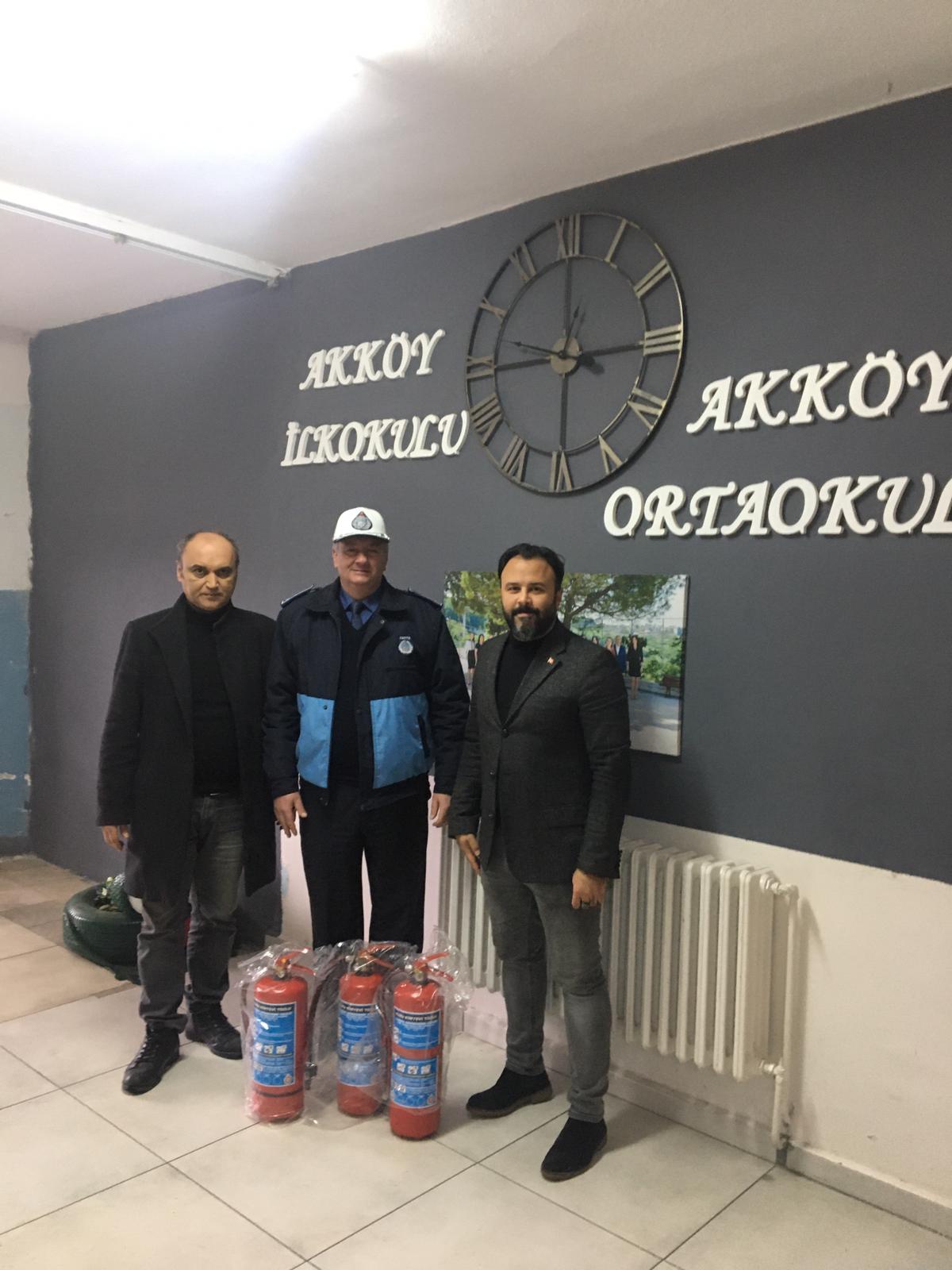 İLÇEMİZ MAHALLE VE KÖY OKULLARIMIZA YANGIN TÜPÜ TEMİNİ