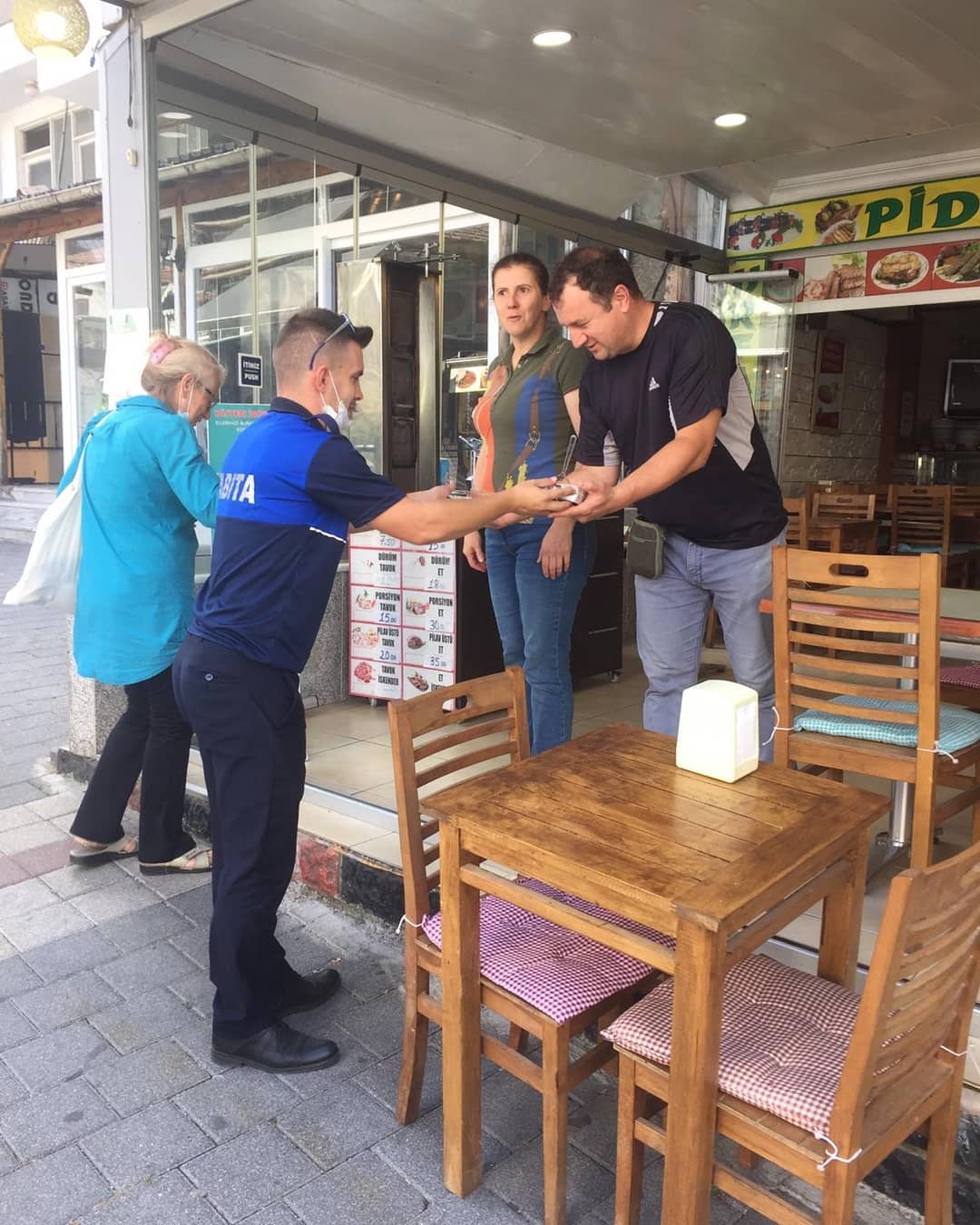 AŞURE DAĞITIMI YAPILDI