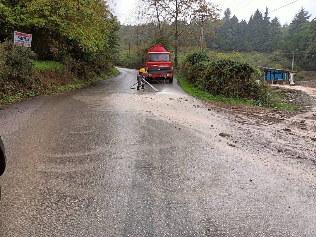 YOL YIKAMA ÇALIŞMALARI DEVAM EDİYOR