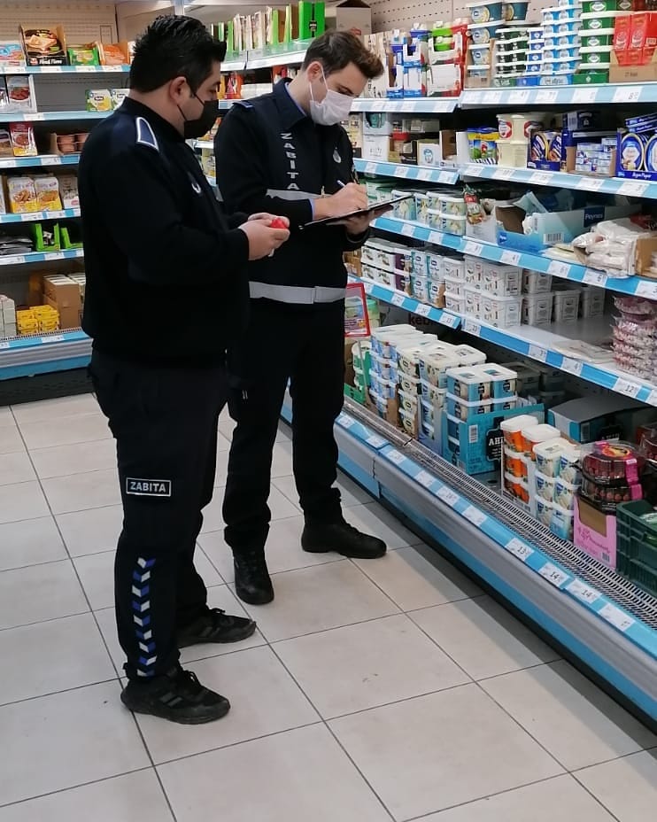 MARKETLERDEKİ ÜRÜNLER DENETLENDİ