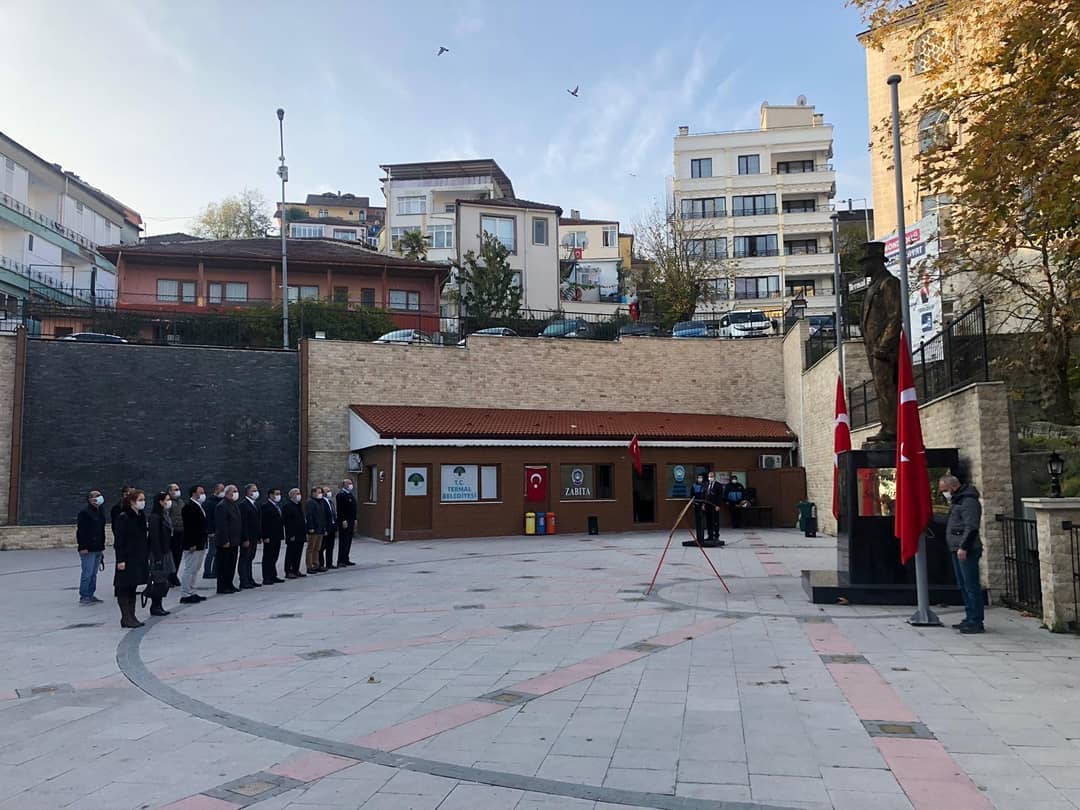 ÖĞRETMENLER GÜNÜ ÇELENK BIRAKMA TÖRENİ