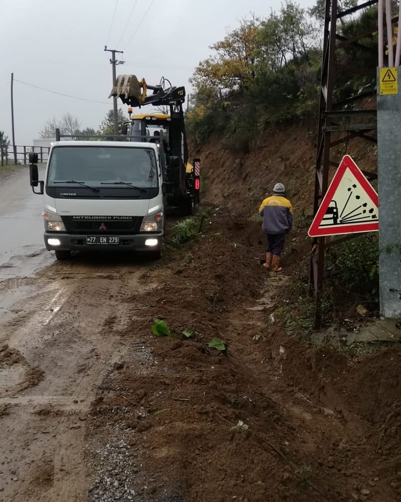 YAĞMURSUYU KANALLARI TEMİZLENİYOR