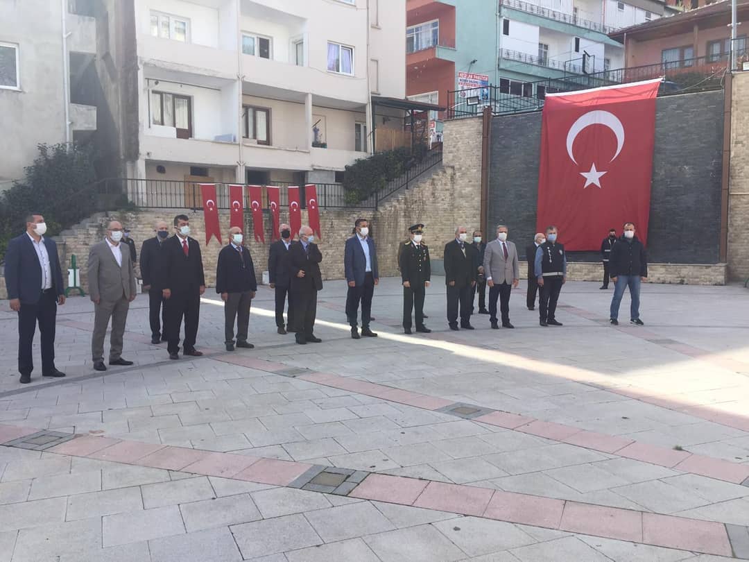 23 NİSAN İLÇE MEYDANINDA KUTLANDI