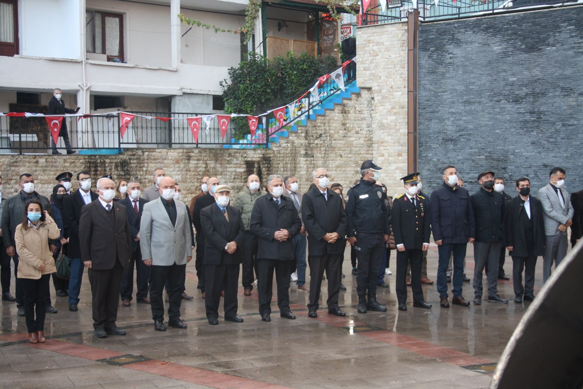 ÇELENK SUNMA TÖRENİ GERÇEKLEŞTİRİLDİ