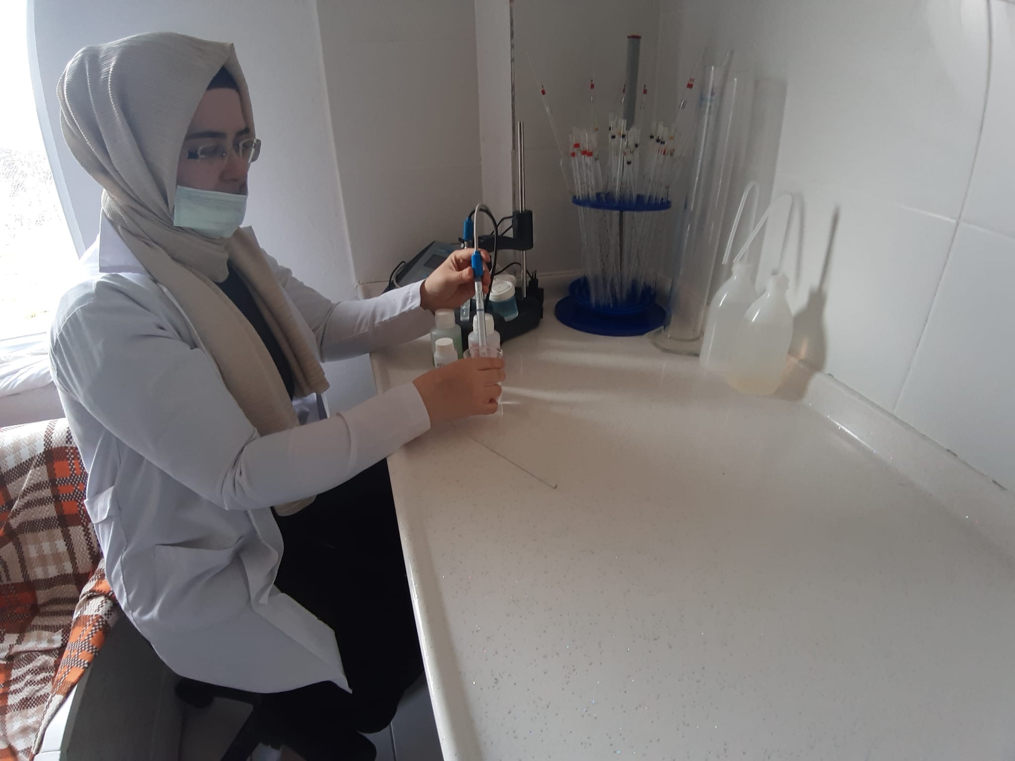İLÇEMİZDEKİ SU ARITMA TESİSLERİMİZİN HAFTALIK İÇME SUYU ANALİZLERİ VE BAKIM ONARIM ÇALIŞMALARI 