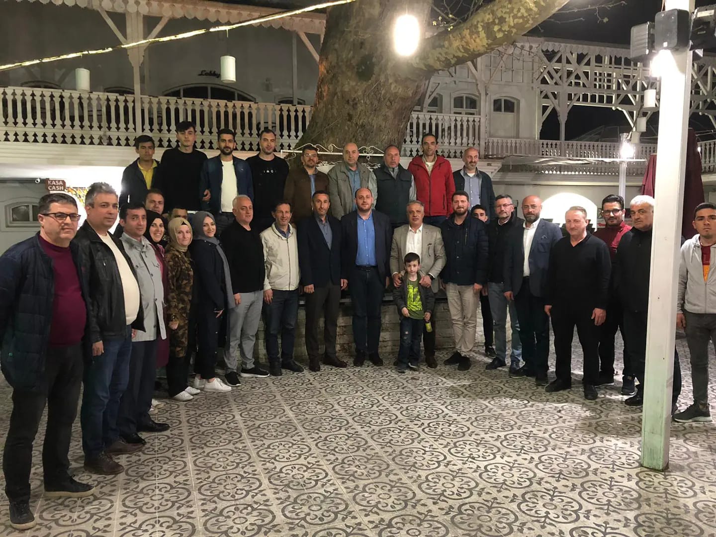 AK PARTİ YALOVA MİLLETVEKİLİ VE MKYK ÜYESİ AHMET BÜYÜKGÜMÜŞ TERAVİH NAMAZI SONRASI İLÇEMİZİ ZİYARET ETTİ