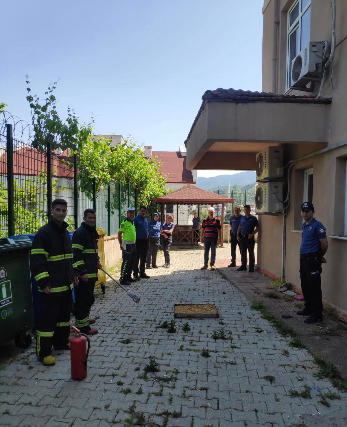 BELEDİYEMİZ İTFAİYE AMİRLİĞİ İLÇE EMNİYET MÜDÜRLÜĞÜ PERSONELLERİNE YANGIN EĞİTİMİ VERİLDİLDİ