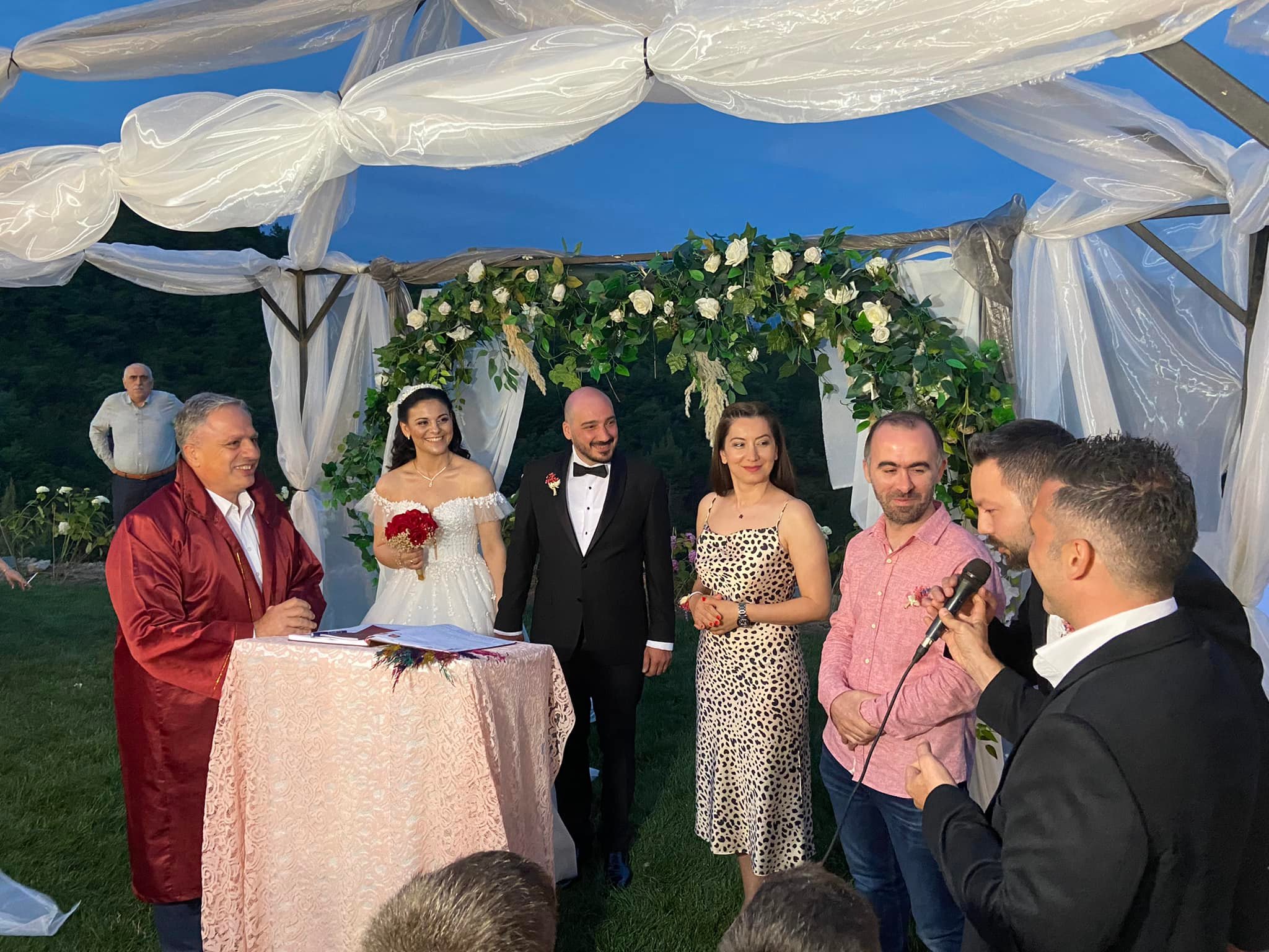 ÇİFTİMİZE MUTLULUKLAR DİLİYORUZ