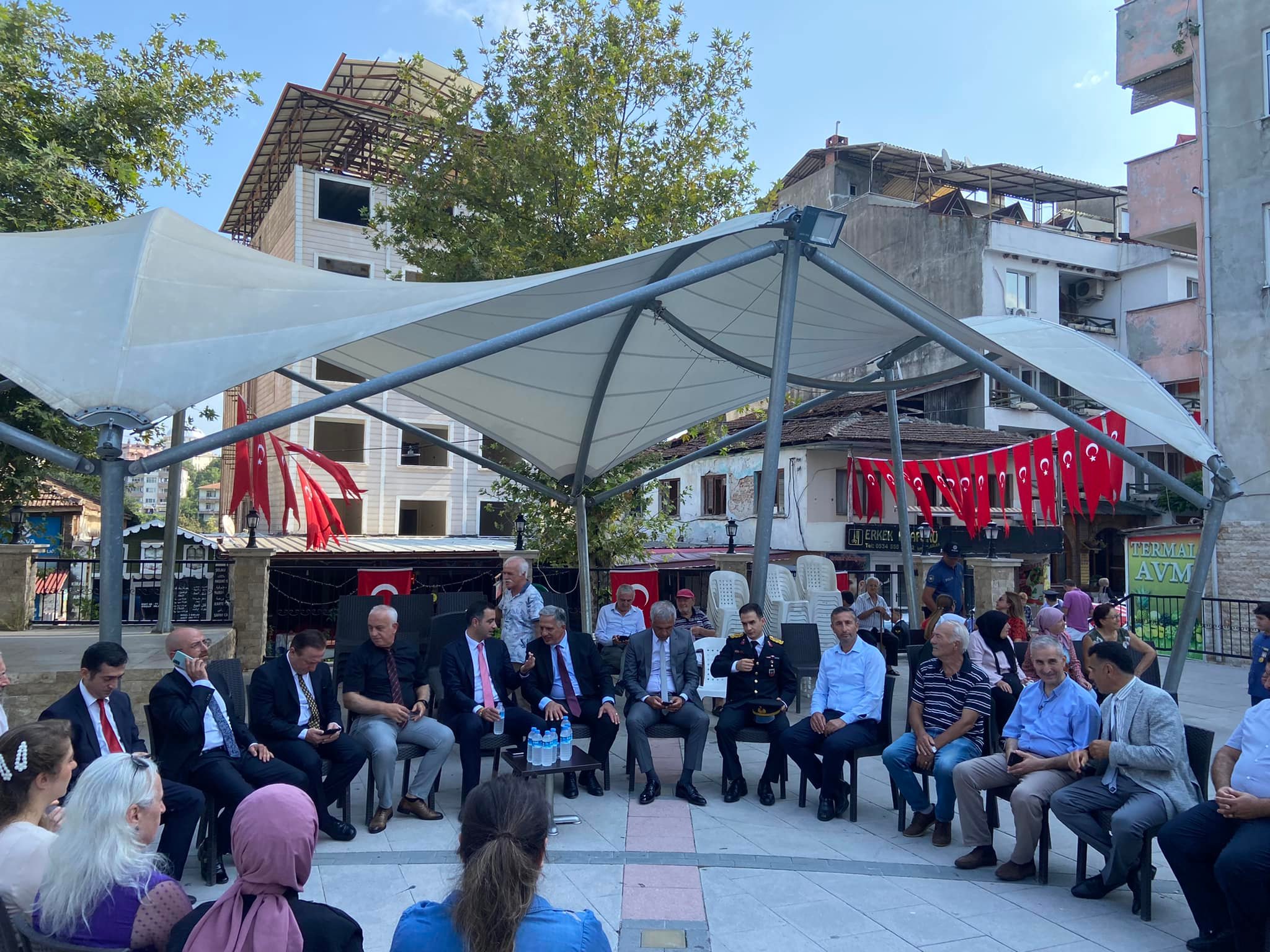 İLÇEMİZDE Kİ GÖREVİNE YENİ BAŞLAYAN İLÇE KAYMAKAMIMIZ SAYIN FARUK DOĞRU'YA GÖREVİNDE BAŞARILAR DİLİYORUZ