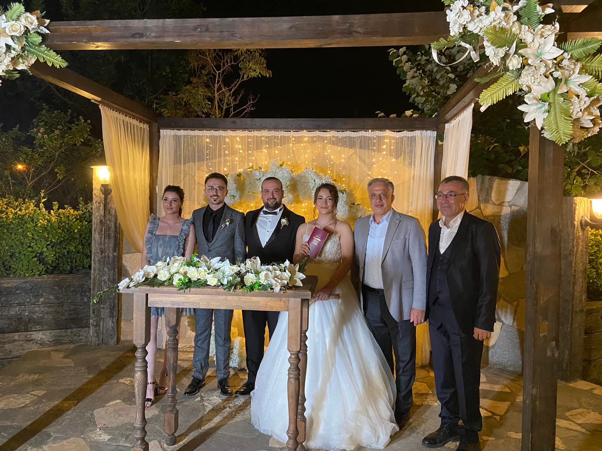 ÇİFTİMİZE MUTLULUKLAR DİLİYORUZ