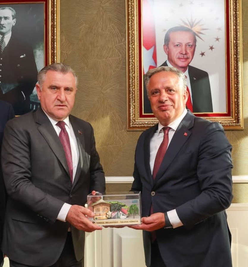 BELEDİYE BAŞKANI IZ H.SİNAN ACAR GENÇLİK VE SPOR BAKANIMIZ OSMAN AŞKIN BAK'I ZİYARET ETTİ