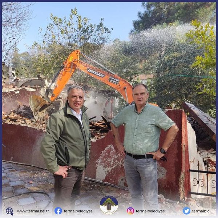 BELEDİYE BAŞKANIMIZ H.SİNAN ACAR GÖKÇEDERE MAHALLESİNDEKİ OKUL LOJMANLARININ YIKIM ÇALIŞMALARINI YERİNDE TAKİP EDİYOR