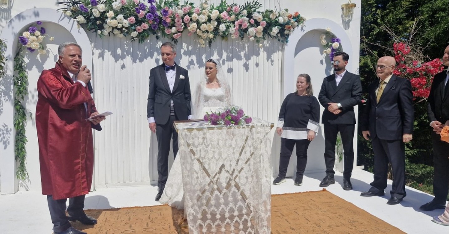 ÇİFTİMİZE MUTLULUKLAR DİLERİZ