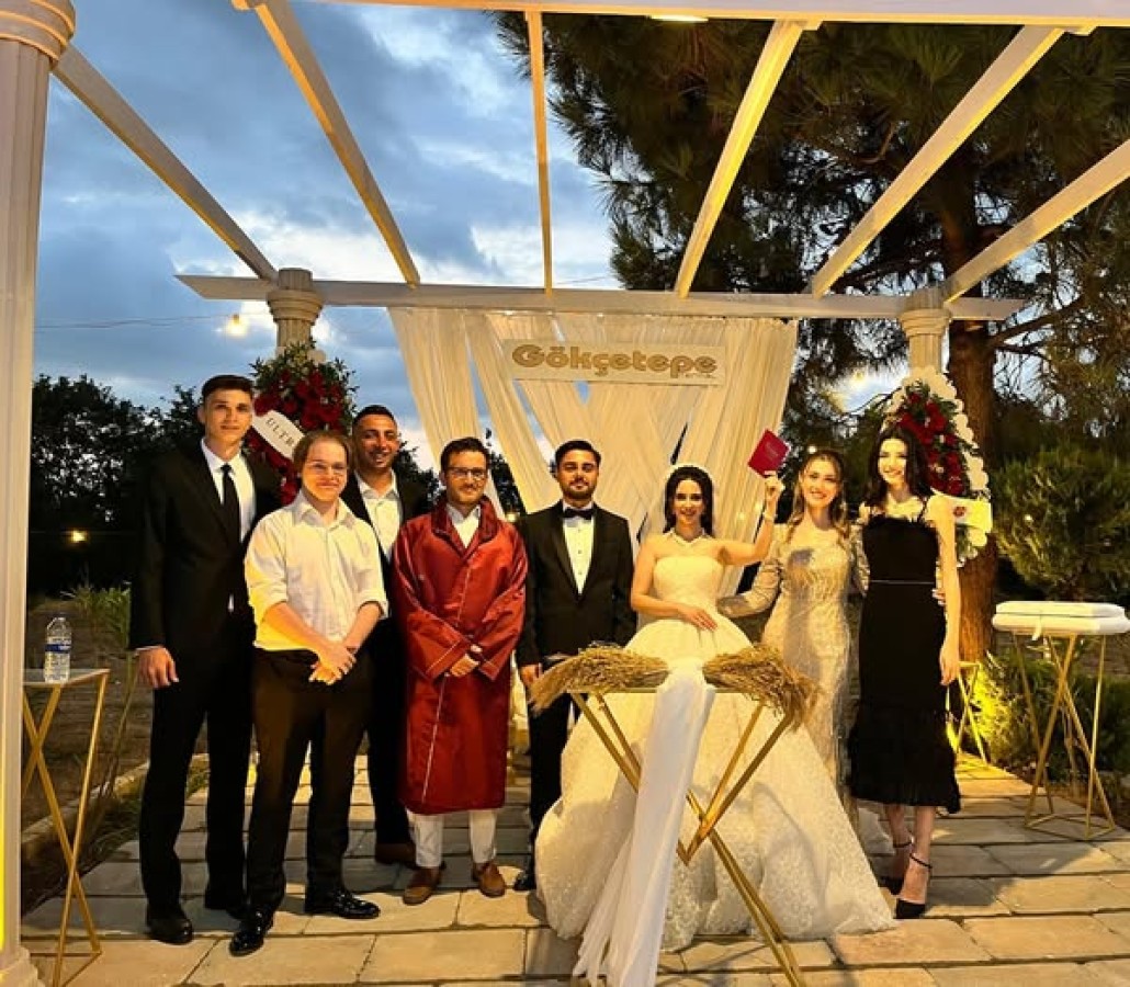 ÇİFTİMİZE MUTLULUKLAR DİLİYORUZ