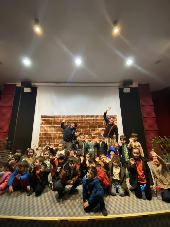 İLÇEMİZ ANASINIFI VE İLKOKUL ÖĞRENCİLERİNE TİYATRO OYUNU
