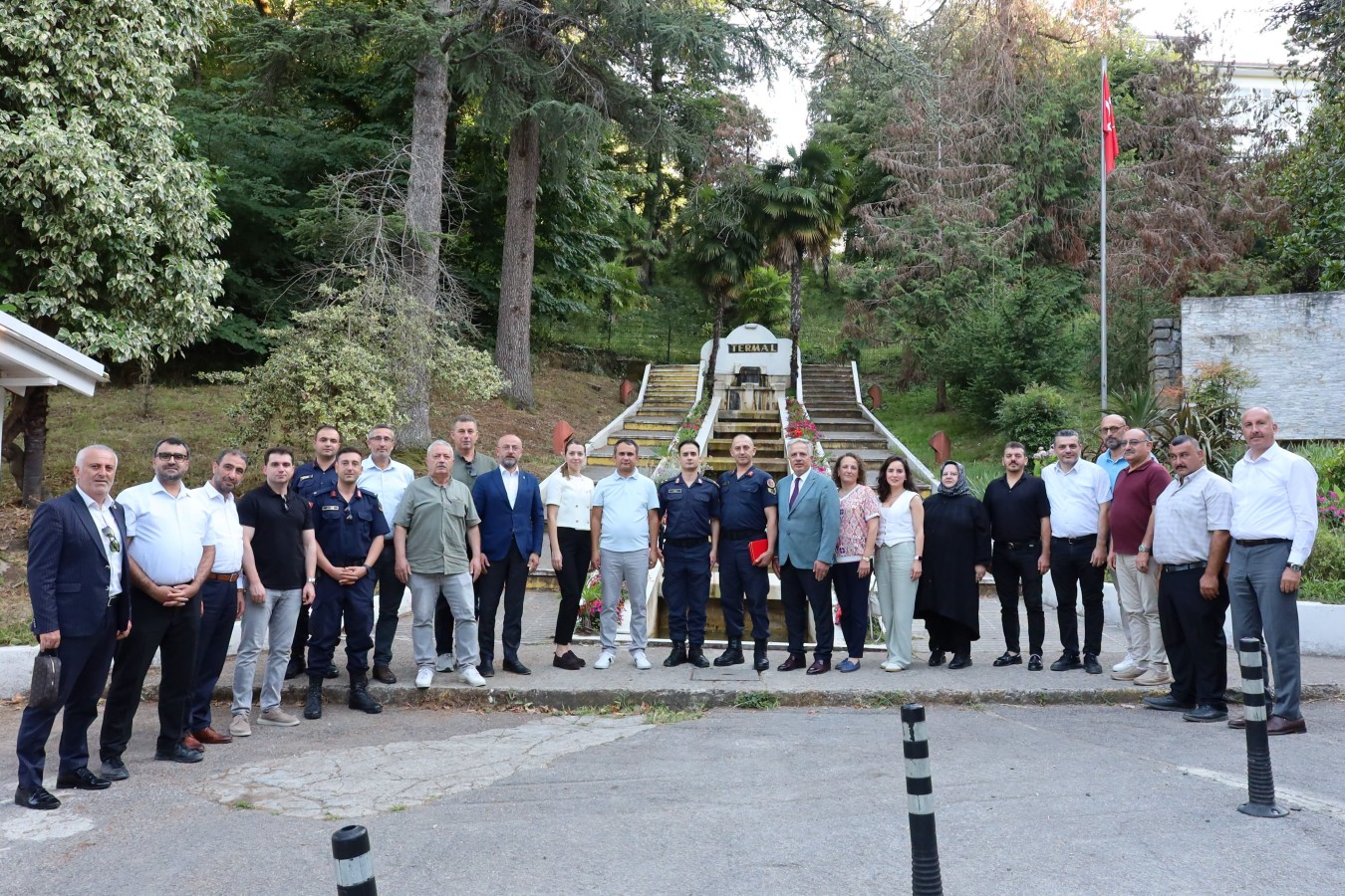 İLÇEMİZDE GÖREV YAPAN JANDARMA VE ÜSTEĞMENE VEDA YEMEĞİ