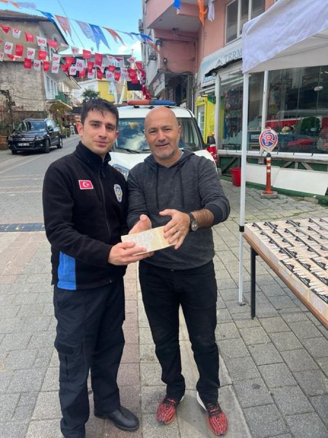 İLÇEMİZDE KANDİL SİMİTLERİ DAĞITILDI