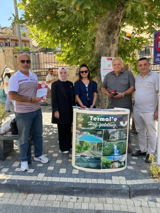 İLÇEMİZDE STAND KURULARAK KORUYUCU AİLE HİZMETLERİNE YÖNELİK BROŞÜR DAĞITIMI YAPILDI